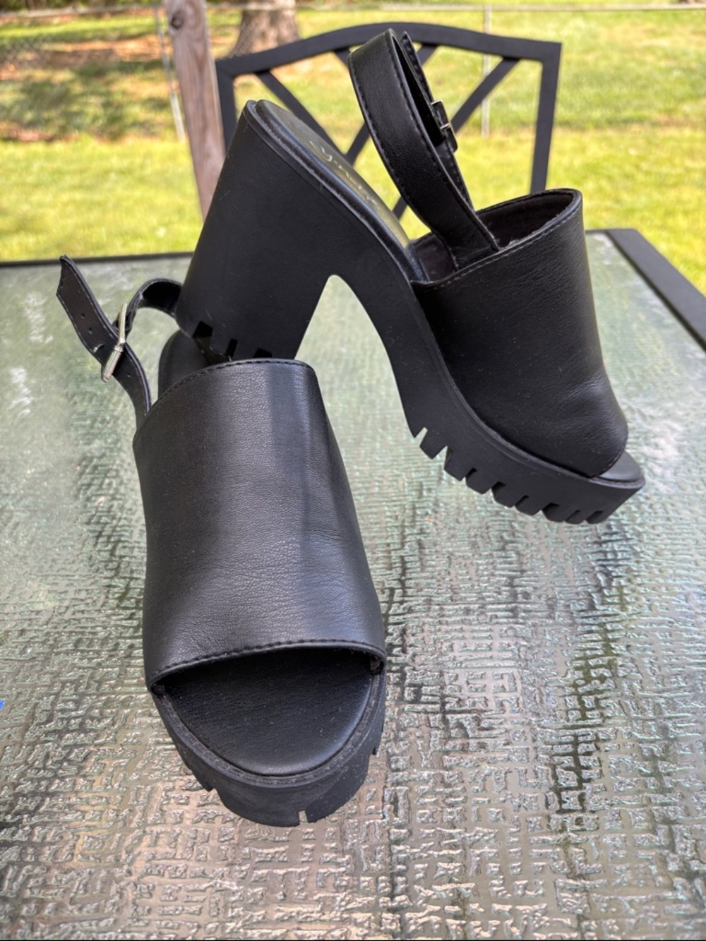 Shoes - Picture 3 of 6